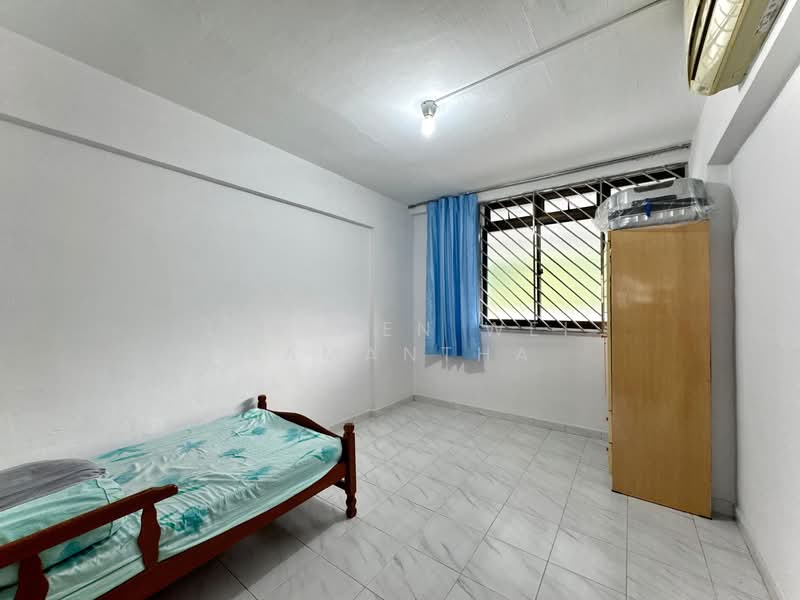 315 Bukit Batok Street 32 HDB Flat For Sale at S$ 499,000 | PropertyGuru Singapore - Bedroom