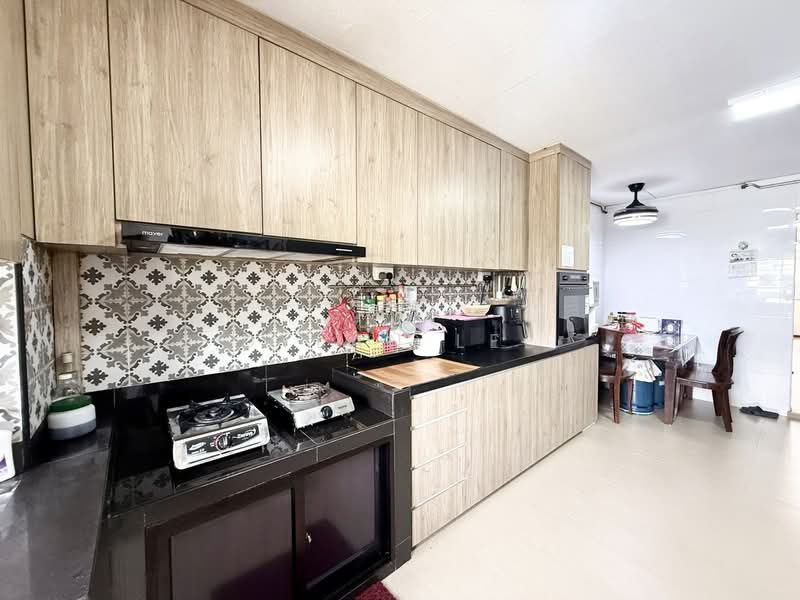 232 Ang Mo Kio Avenue 3 HDB Flat For Sale at S$ 600,000 | PropertyGuru Singapore - Kitchen
