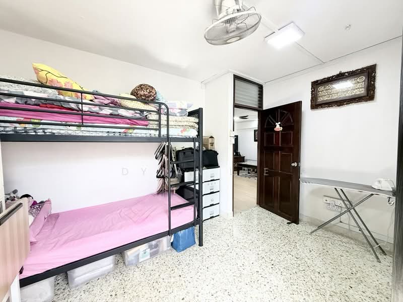 232 Ang Mo Kio Avenue 3 HDB Flat For Sale at S$ 600,000 | PropertyGuru Singapore - Bedroom