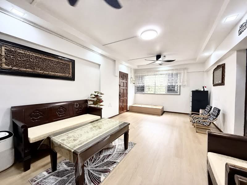 232 Ang Mo Kio Avenue 3 HDB Flat For Sale at S$ 600,000 | PropertyGuru Singapore - Living Room