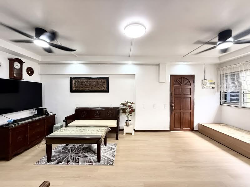232 Ang Mo Kio Avenue 3 HDB Flat For Sale at S$ 600,000 | PropertyGuru Singapore - Living Room