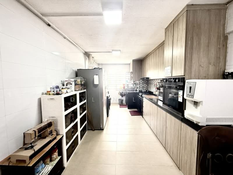 232 Ang Mo Kio Avenue 3 HDB Flat For Sale at S$ 600,000 | PropertyGuru Singapore - Kitchen