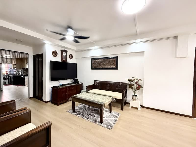232 Ang Mo Kio Avenue 3 HDB Flat For Sale at S$ 600,000 | PropertyGuru Singapore - Living Room