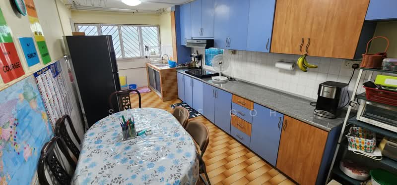 154 Ang Mo Kio Avenue 5 HDB Flat For Sale at S$ 418,000 | PropertyGuru Singapore - Kitchen