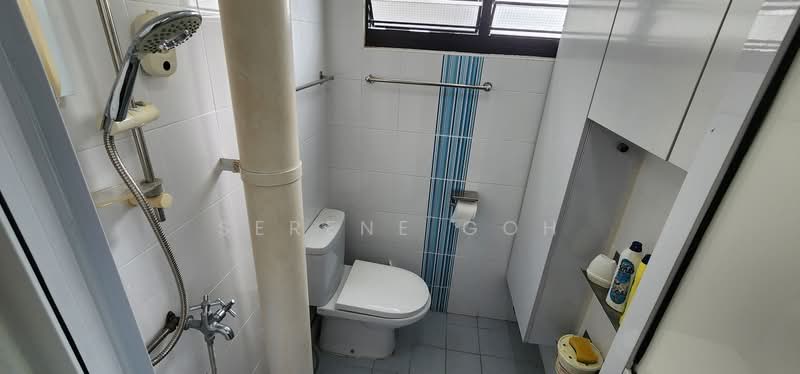 154 Ang Mo Kio Avenue 5 HDB Flat For Sale at S$ 418,000 | PropertyGuru Singapore - Bathroom