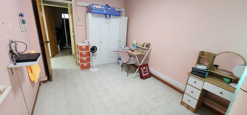 154 Ang Mo Kio Avenue 5 HDB Flat For Sale at S$ 418,000 | PropertyGuru Singapore - Bedroom