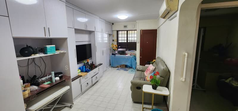 154 Ang Mo Kio Avenue 5 HDB Flat For Sale at S$ 418,000 | PropertyGuru Singapore - Living Room