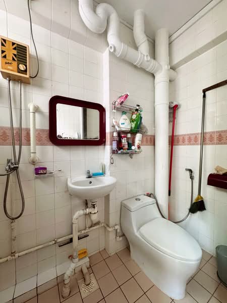 479 Pasir Ris Drive 4, 479 Pasir Ris Drive 4, Room Rental, 200 sqft, HDB Flat For Rent, by Daryl Tan, 500060891 - Bathroom - PropertyGuru.com.sg