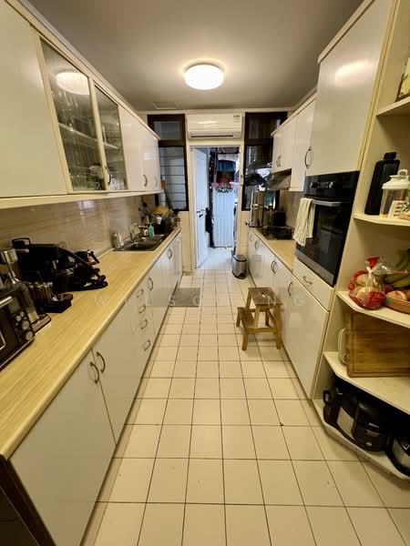 Tanglin Park Condominium For Sale at S$ 5,348,700 | PropertyGuru Singapore - Kitchen