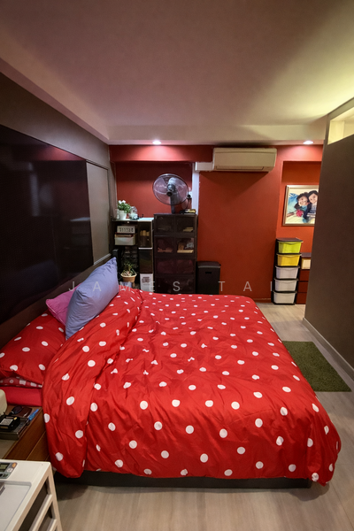752 Jurong West Street 74 HDB Flat For Sale at S$ 780,000 | PropertyGuru Singapore - Bedroom