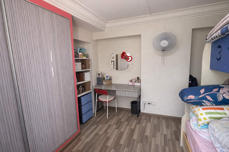752 Jurong West Street 74 HDB Flat For Sale at S$ 780,000 | PropertyGuru Singapore - Bedroom