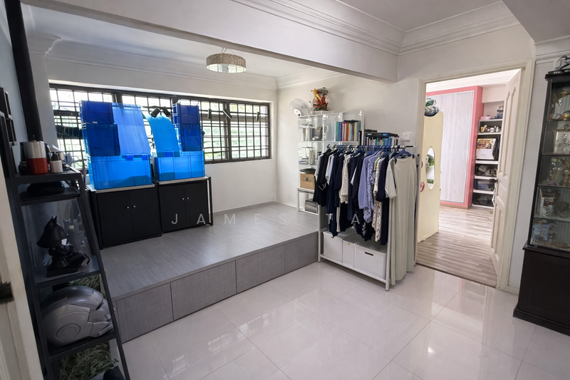 752 Jurong West Street 74 HDB Flat For Sale at S$ 780,000 | PropertyGuru Singapore - Living Room