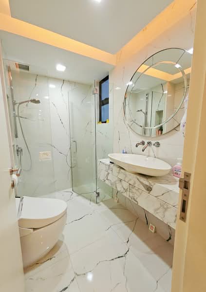 Holland Peak Condominium For Sale at S$ 2,388,000 | PropertyGuru Singapore - Bathroom