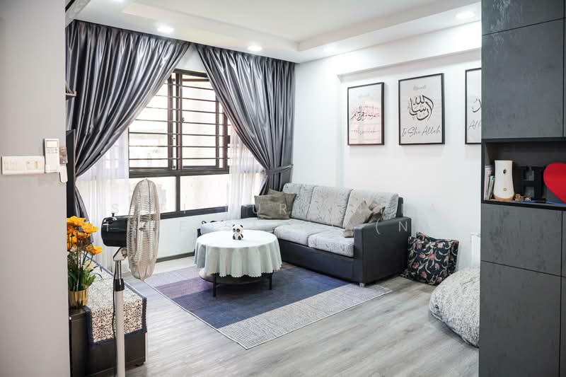 467A Bukit Batok West Avenue 9 HDB Flat For Sale at S$ 680,000 | PropertyGuru Singapore - Living Room