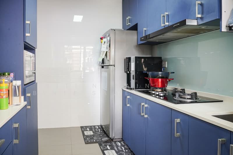 467A Bukit Batok West Avenue 9 HDB Flat For Sale at S$ 680,000 | PropertyGuru Singapore - Kitchen