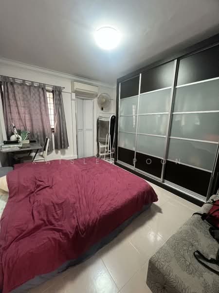 417 Jurong West Street 42 HDB Flat For Sale at S$ 530,000 | PropertyGuru Singapore - Bedroom