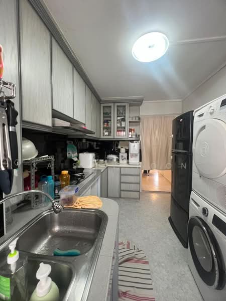 417 Jurong West Street 42 HDB Flat For Sale at S$ 530,000 | PropertyGuru Singapore - Kitchen