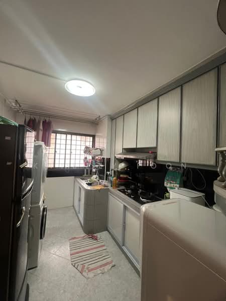 417 Jurong West Street 42 HDB Flat For Sale at S$ 530,000 | PropertyGuru Singapore - Kitchen