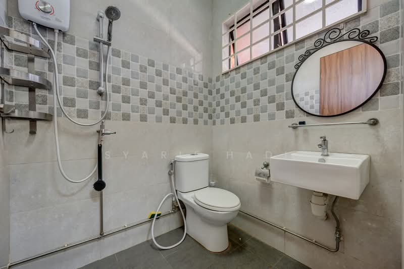 Pasir Ris Terrace, Pasir Ris Terrace, 5 Bedrooms, 2,900 sqft, Terraced House For Sale, by Syarif Hadi, 500060936 - Bathroom - PropertyGuru.com.sg