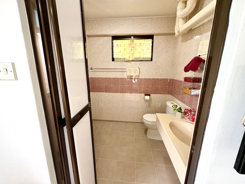 515 Woodlands Drive 14 HDB Flat For Sale at S$ 749,888 | PropertyGuru Singapore - Master Bathroom