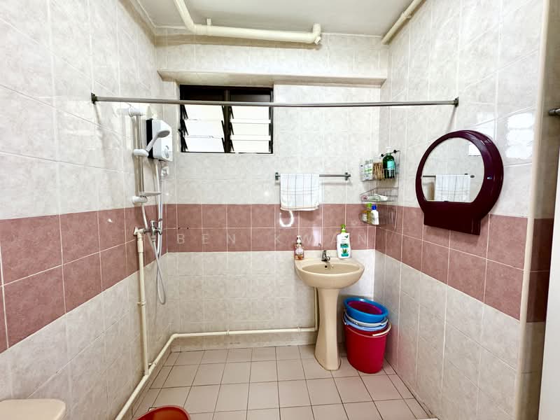 515 Woodlands Drive 14 HDB Flat For Sale at S$ 749,888 | PropertyGuru Singapore - Bathroom