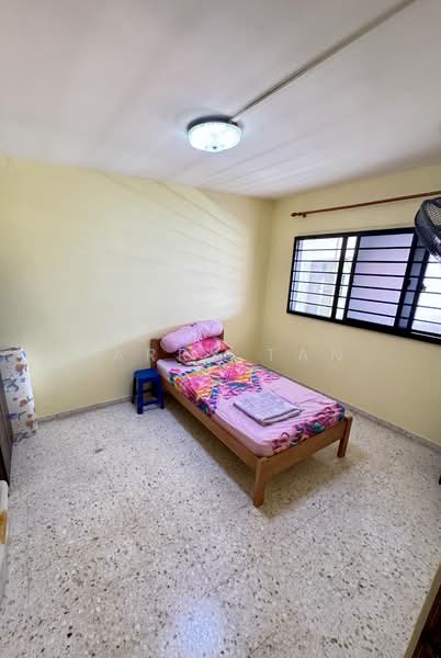 477 Jurong West Street 41, 477 Jurong West Street 41, 2 Bedrooms, 786 sqft, HDB Flat For Rent, by Larry Tan, 500060964 - Bedroom - PropertyGuru.com.sg