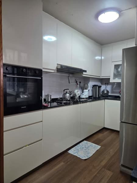 360A Admiralty Drive HDB Flat For Sale at S$ 575,000 | PropertyGuru Singapore - Kitchen