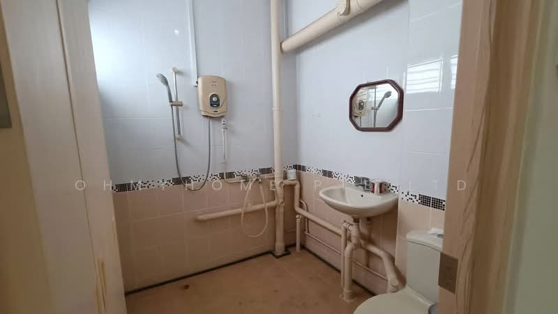 921 Tampines Street 91 HDB Flat For Sale at S$ 665,000 | PropertyGuru Singapore - Bathroom