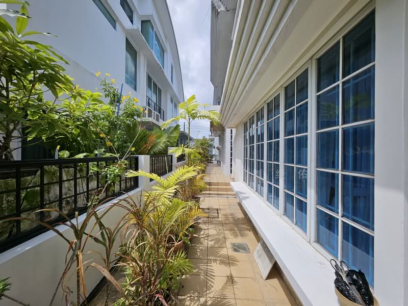 Spacious Siglap Semi D Semi-Detached House For Sale at S$ 6,990,000 | PropertyGuru Singapore