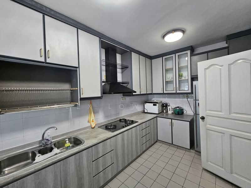 Spacious Siglap Semi D Semi-Detached House For Sale at S$ 6,990,000 | PropertyGuru Singapore - Kitchen