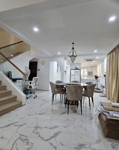 ⭐️⭐️LANDED7772@RARE, HUGE CORNER TERRACE WITH GOOD LUCK HOUSE, AMPLE PARKING LOTS AND NEAR TOWN Corner Terrace For Sale at S$ 3,990,000 | PropertyGuru Singapore - Living Room