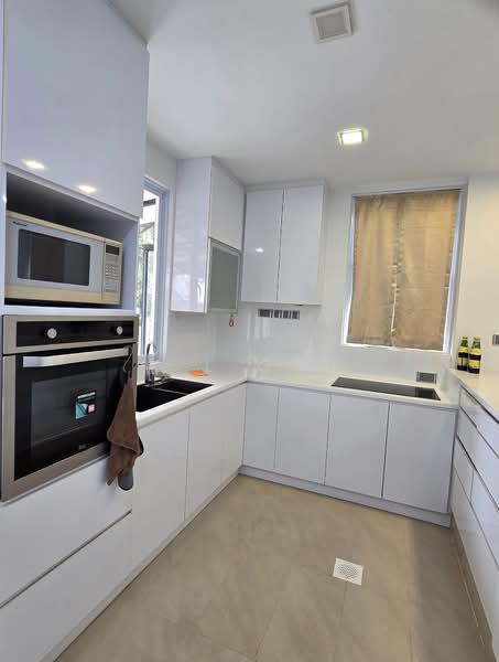 ⭐️⭐️LANDED7772@RARE, HUGE CORNER TERRACE WITH GOOD LUCK HOUSE, AMPLE PARKING LOTS AND NEAR TOWN Corner Terrace For Sale at S$ 3,990,000 | PropertyGuru Singapore - Kitchen