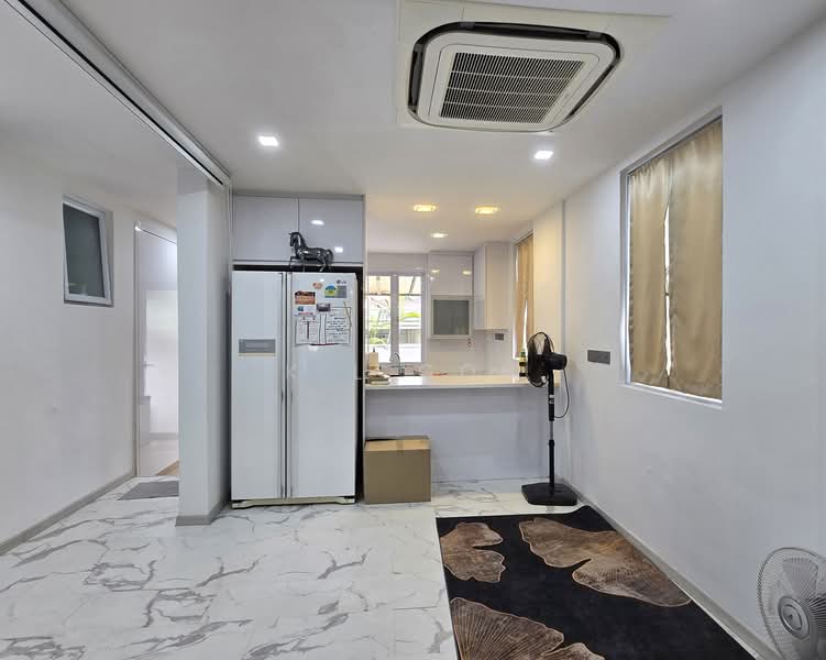 ⭐️⭐️LANDED7772@RARE, HUGE CORNER TERRACE WITH GOOD LUCK HOUSE, AMPLE PARKING LOTS AND NEAR TOWN Corner Terrace For Sale at S$ 3,990,000 | PropertyGuru Singapore - Kitchen