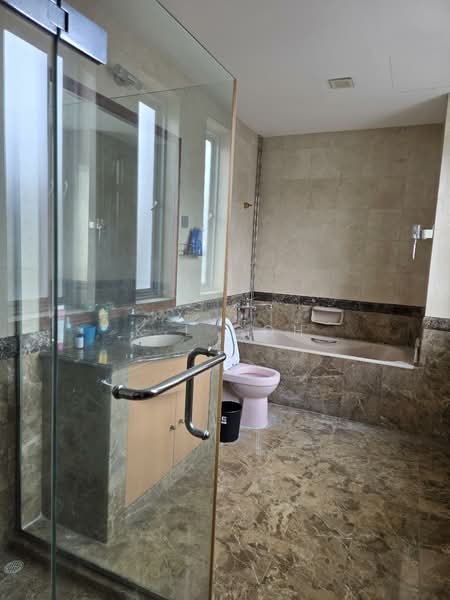 ⭐️⭐️LANDED7772@RARE, HUGE CORNER TERRACE WITH GOOD LUCK HOUSE, AMPLE PARKING LOTS AND NEAR TOWN Corner Terrace For Sale at S$ 3,990,000 | PropertyGuru Singapore - Bathroom