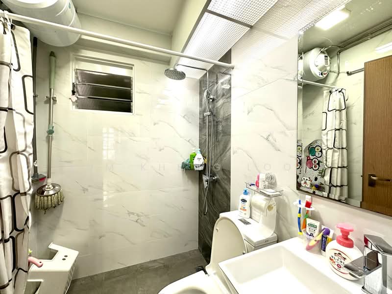 282A Sengkang East Avenue HDB Flat For Sale at S$ 816,000 | PropertyGuru Singapore - Bathroom