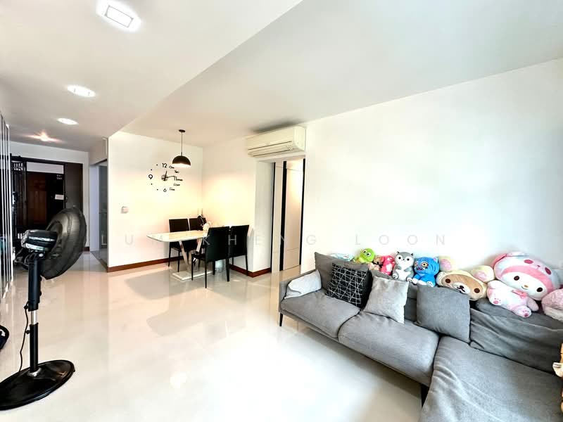 282A Sengkang East Avenue HDB Flat For Sale at S$ 816,000 | PropertyGuru Singapore - Living Room