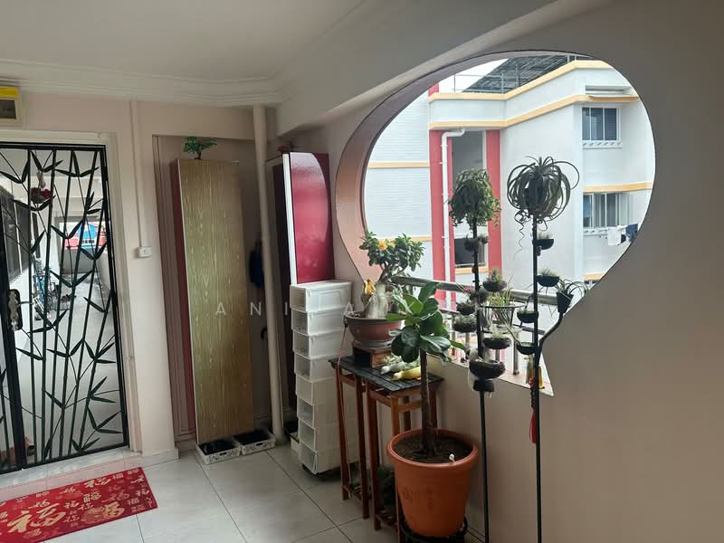515 Pasir Ris Street 52 HDB Flat For Sale at S$ 828,000 | PropertyGuru Singapore - Foyer