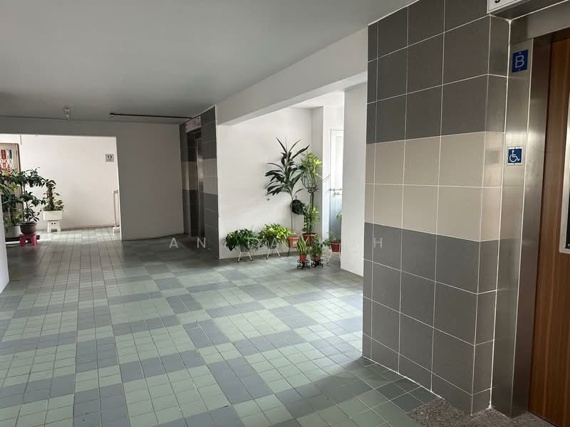 515 Pasir Ris Street 52 HDB Flat For Sale at S$ 828,000 | PropertyGuru Singapore - Lobby