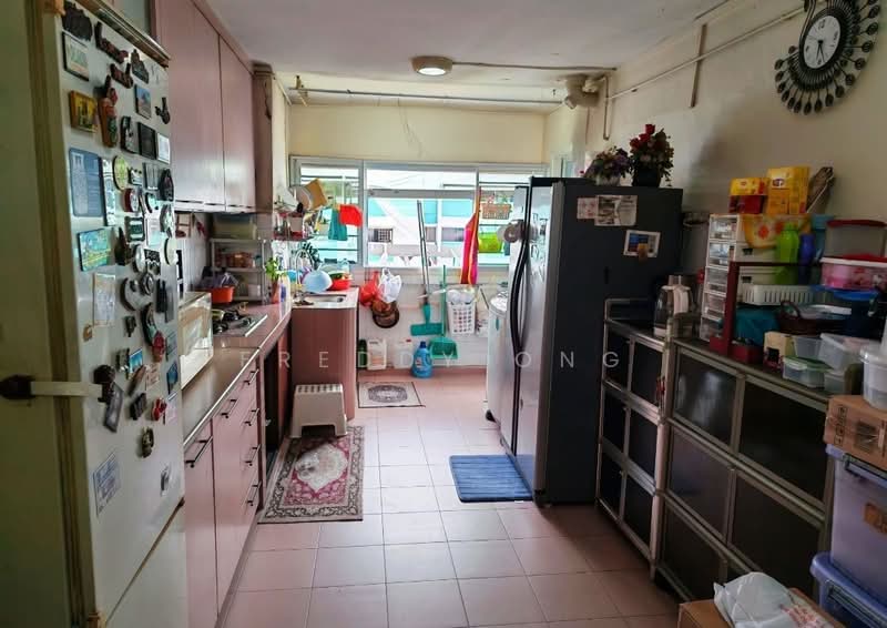 24 Marsiling Drive HDB Flat For Sale at S$ 398,000 | PropertyGuru Singapore - Kitchen
