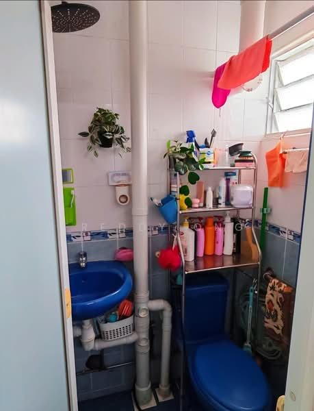 24 Marsiling Drive HDB Flat For Sale at S$ 398,000 | PropertyGuru Singapore - Bathroom