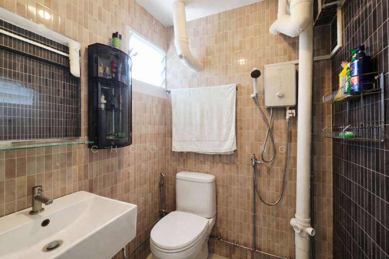 616 Bedok Reservoir Road HDB Flat For Sale at S$ 435,000 | PropertyGuru Singapore - Bathroom
