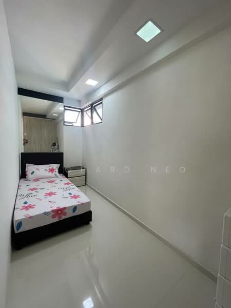 513 Woodlands Drive 14 HDB Flat For Sale at S$ 878,000 | PropertyGuru Singapore - Studio/helper Bedroom