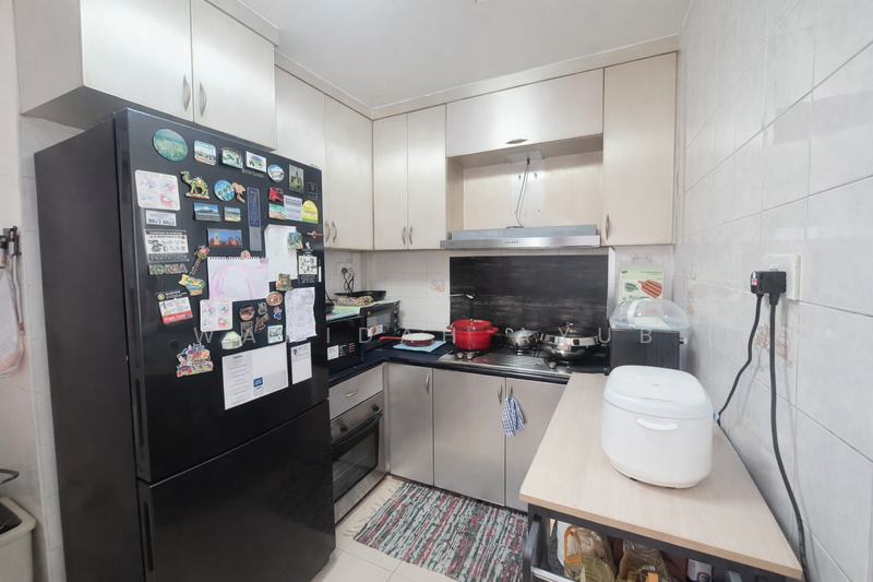 484 Segar Road HDB Flat For Sale at S$ 570,000 | PropertyGuru Singapore - Kitchen