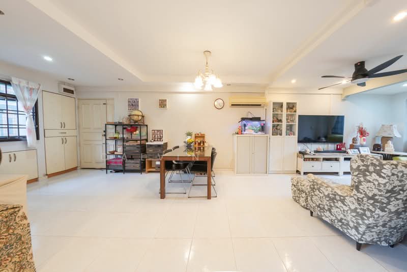 353 Kang Ching Road, 353 Kang Ching Road, 3 Bedrooms, 1,291 sqft, HDB Flat For Sale, by Calvin Choh, 500061035 - Living Room - PropertyGuru.com.sg