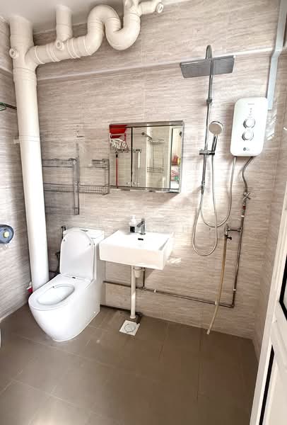 141 Serangoon North Avenue 2, 141 Serangoon North Avenue 2, Room Rental, 100 sqft, HDB Flat For Rent, by Linda Ho, 500061038 - Bathroom - PropertyGuru.com.sg