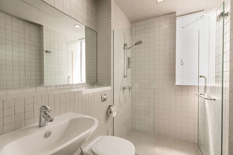 The Trumps Condominium For Sale at S$ 1,700,000 | PropertyGuru Singapore - Bathroom