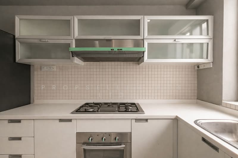 The Trumps Condominium For Sale at S$ 1,700,000 | PropertyGuru Singapore - Kitchen