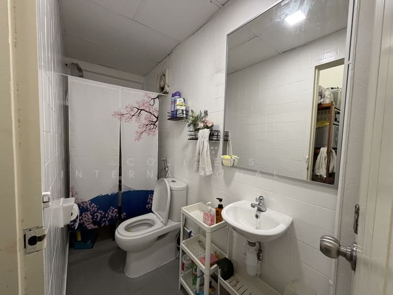 Textile Centre, 200 Jalan Sultan, 883 sqft, Office For Sale, by WONG HENG JUN HOUSTON, 500061061 - Bathroom within unit - CommercialGuru.com.sg