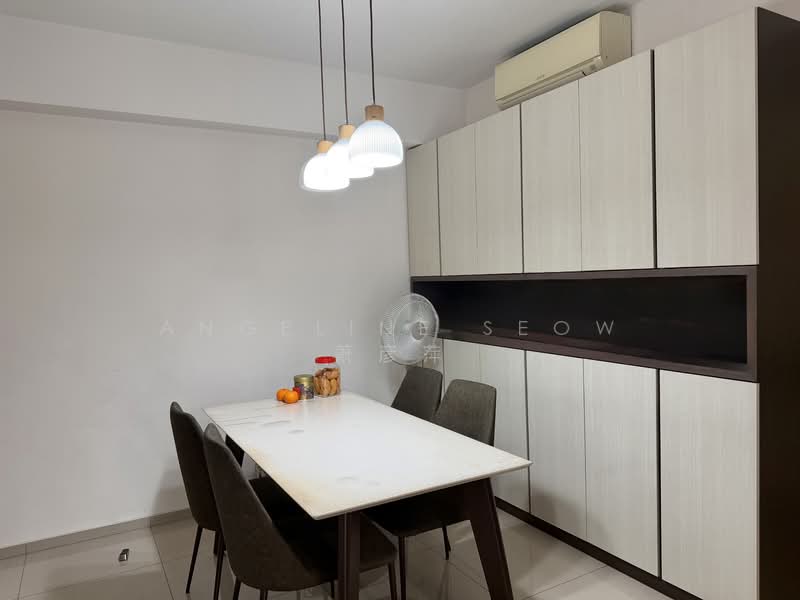 Parc Life Executive Condominium For Sale at S$ 1,400,000 | PropertyGuru Singapore - Dining area