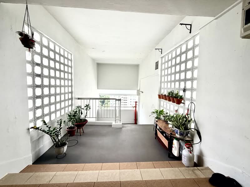 69 Telok Blangah Heights HDB Flat For Sale at S$ 698,000 | PropertyGuru Singapore - Corridor